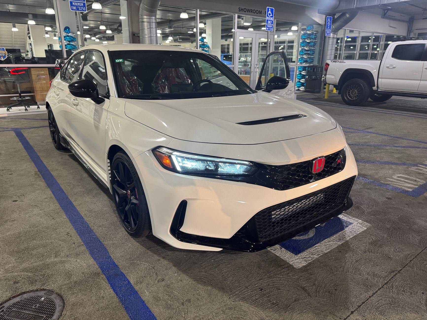 11th Gen Honda Civic Post your FL5 Civic Type R delivery pics! 🙌 📸 IMG_5586.JPG