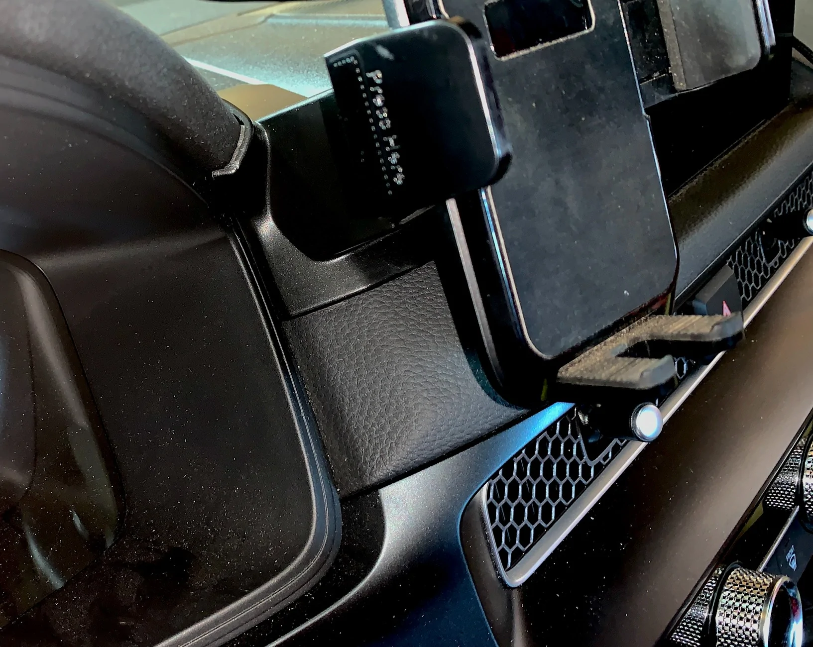 11th Gen Honda Civic RAM Mount Cellphone Install IMG_6371