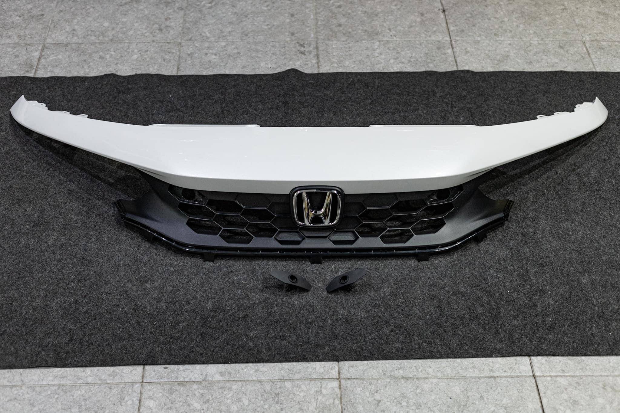11th Gen Honda Civic Grille can be swapped between 2022 Hatchback, Si and Sedan IMG_6810.JPG