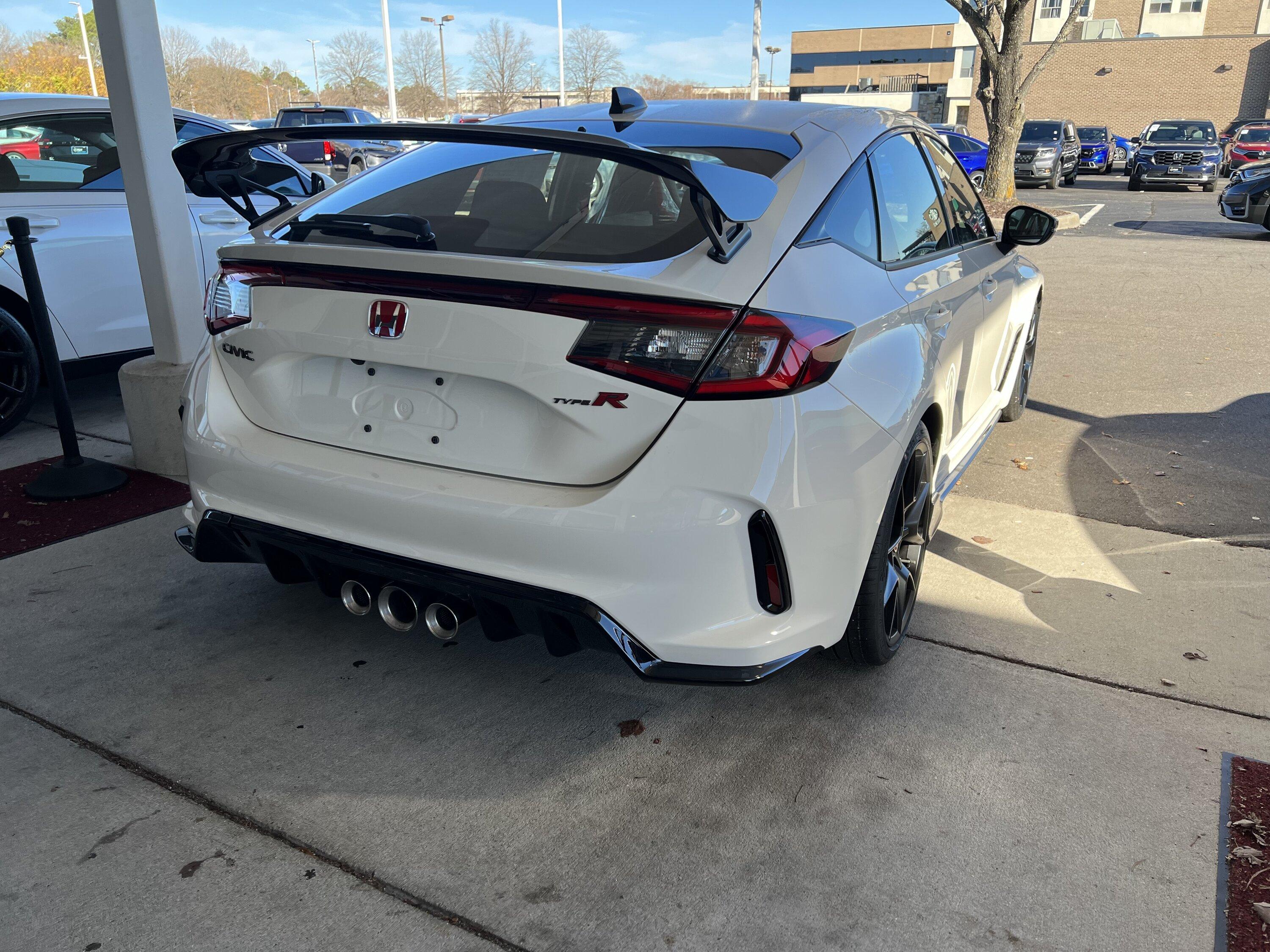 11th Gen Honda Civic MY 2024 Civic Type R FL5 Shipments from Japan IMG_7153