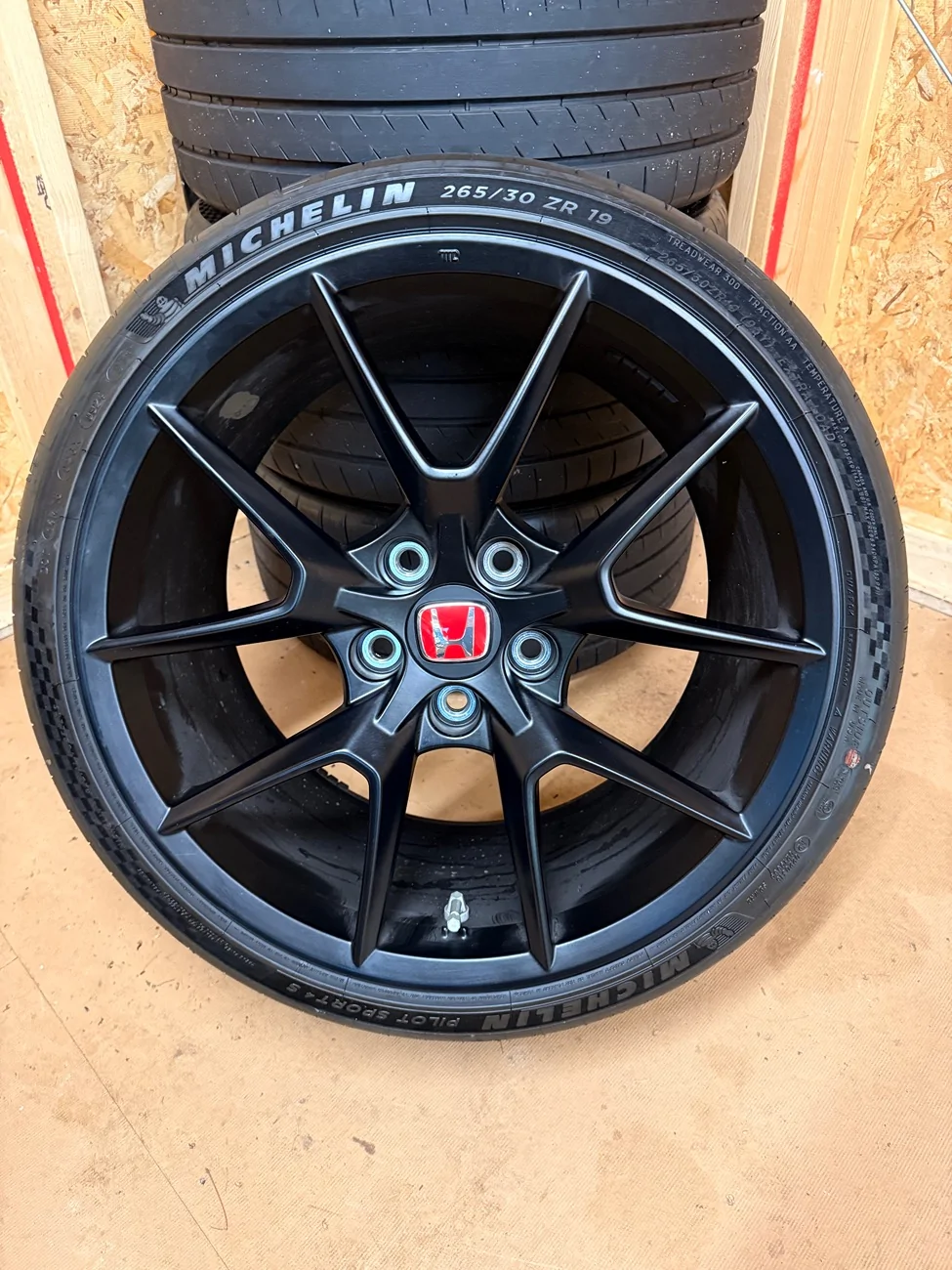 11th Gen Honda Civic OEM FL5 Type R Wheels and Tires (ESSENTIALLY NEW) - $2000 IMG_7517