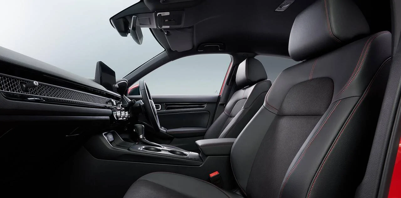 11th Gen Honda Civic 2022 Civic Hatchback shown on honda.co.jp with red stitching and more. img_interior_03_s