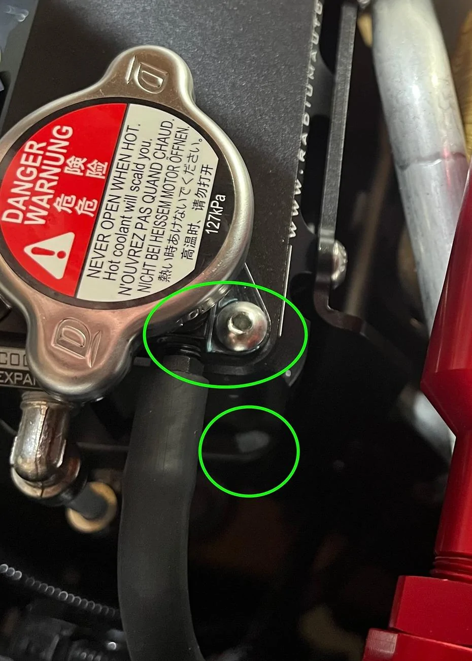 11th Gen Honda Civic Radium coolant tank - why I see air in the middle Leak_1