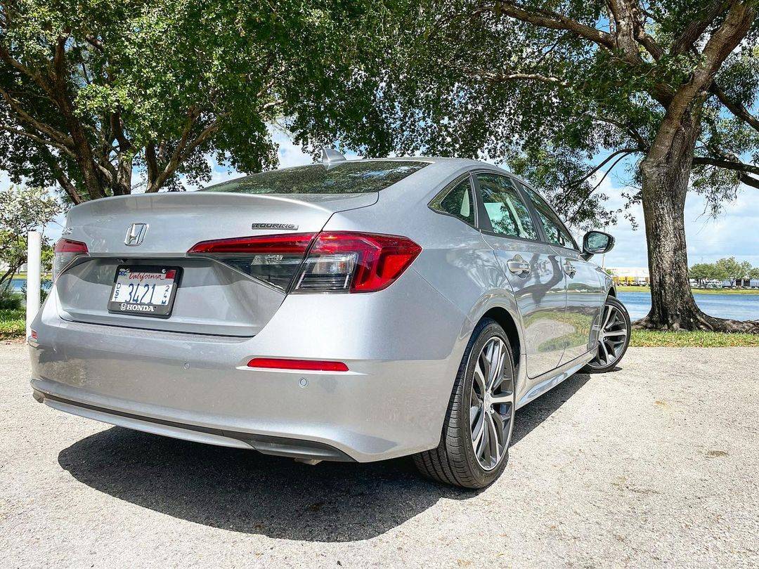 11th Gen Honda Civic Official LUNAR SILVER METALLIC 2022+ 11th Gen Civic & Si Thread Lunar Silver 2022 Civic sedan touring 1