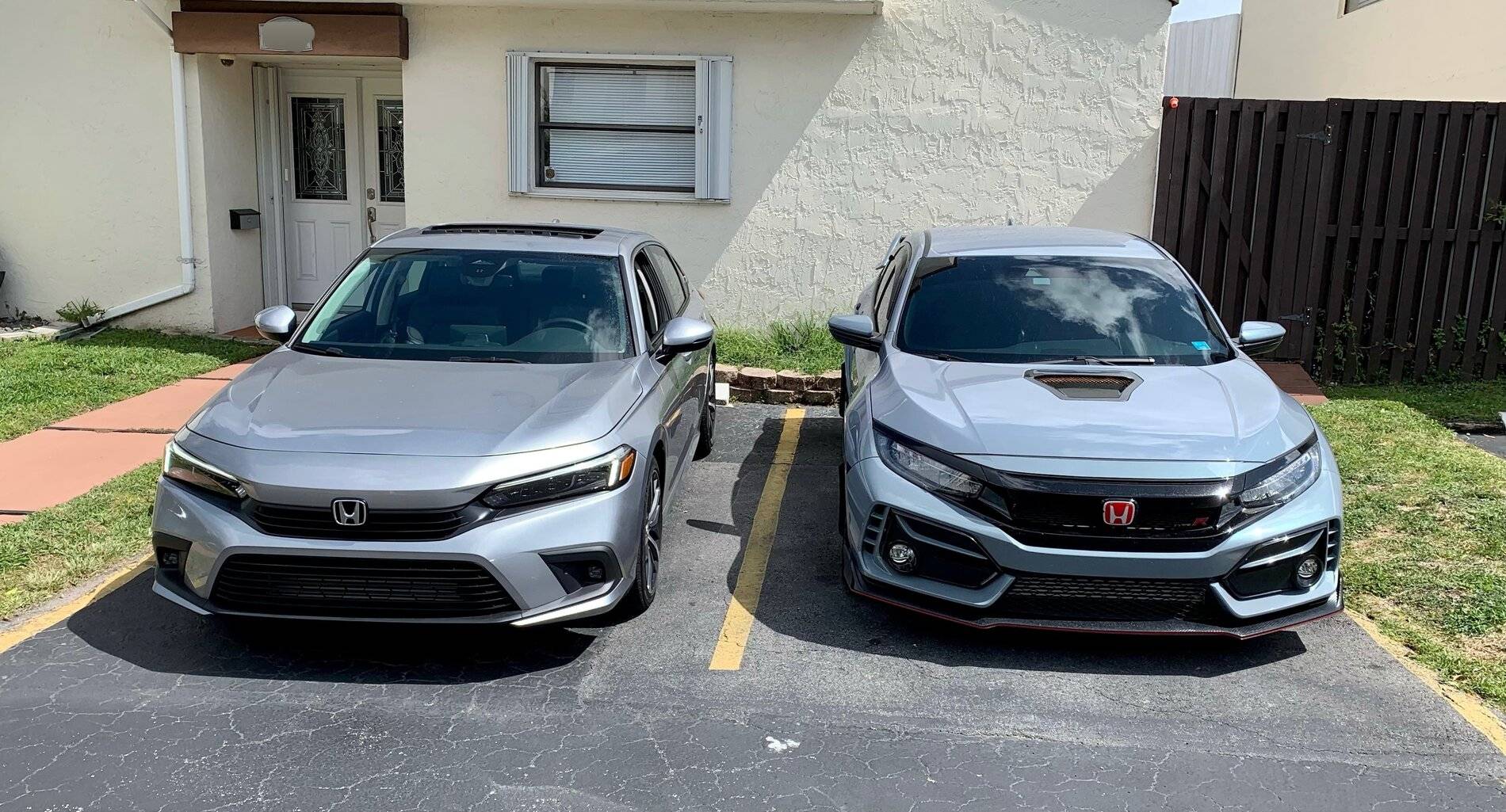 11th Gen Honda Civic Official LUNAR SILVER METALLIC 2022+ 11th Gen Civic & Si Thread LUNAR SILVER METALLIC 2022 Civic Sedan vs Civic Type R 4