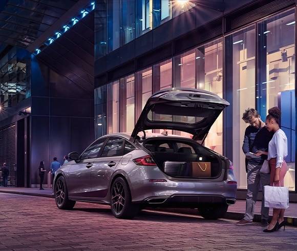 11th Gen Honda Civic Lunar Silver 2022 Civic hatchback MY22-Civic-Hatchback-Gallery-Exterior-ToutB-Mobile-2x-02