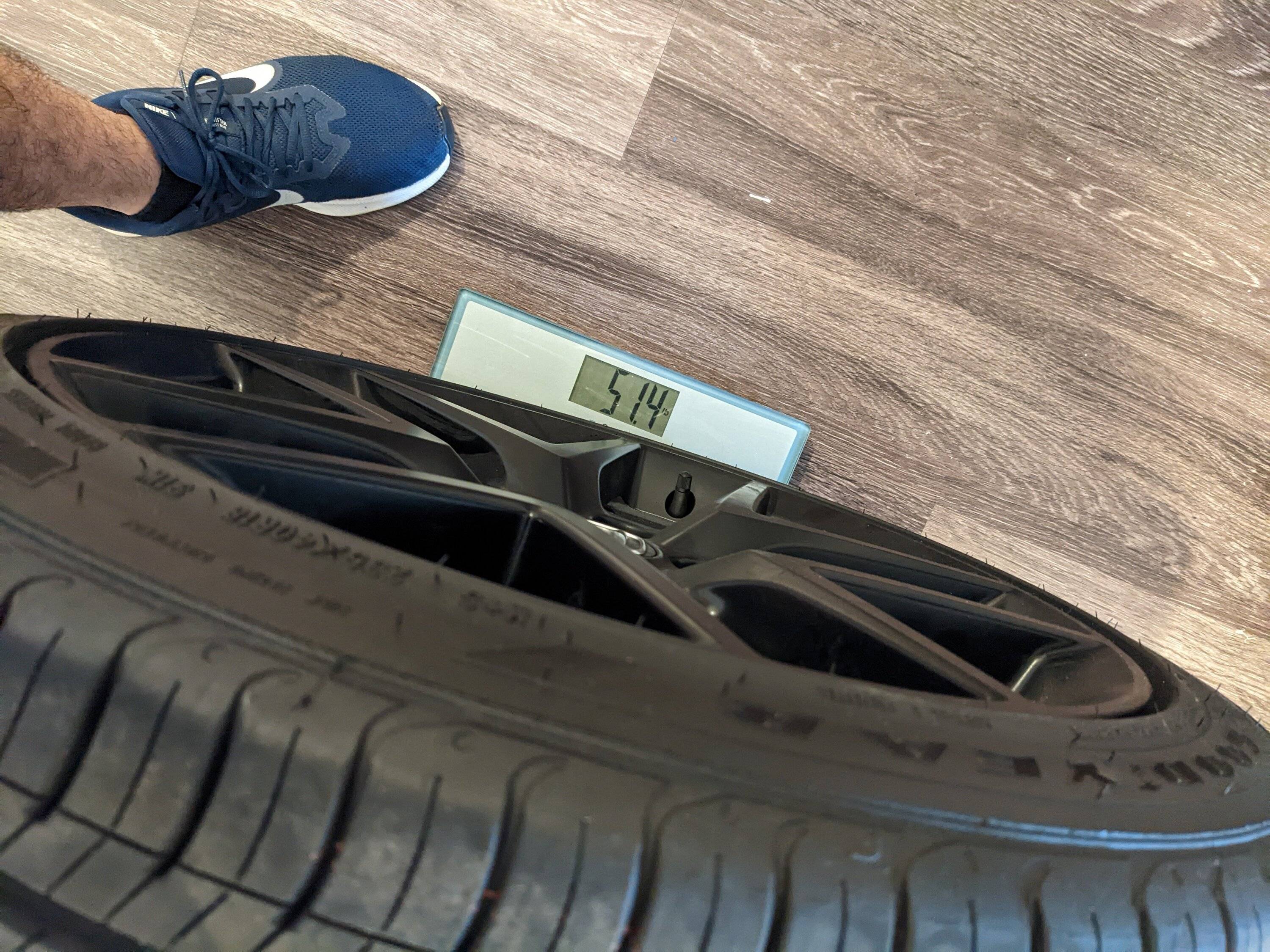 11th Gen Honda Civic Factory OEM Si / Sport wheel + tire weight combined = 51.4 lbs PXL_20220731_133812741~2