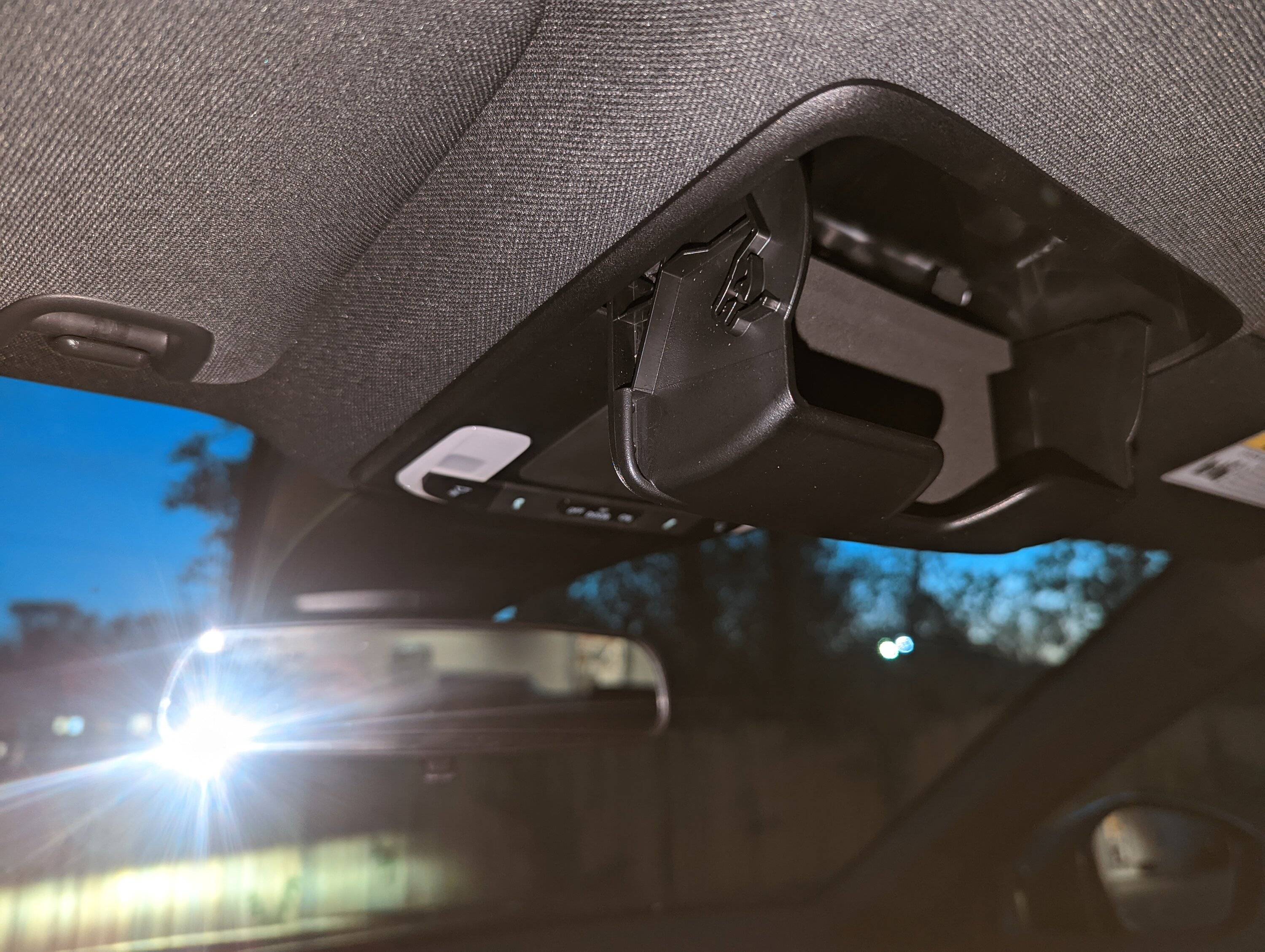 11th Gen Honda Civic Installed Sunglass Holder in US 2022 Civic Si PXL_20221110_220051136