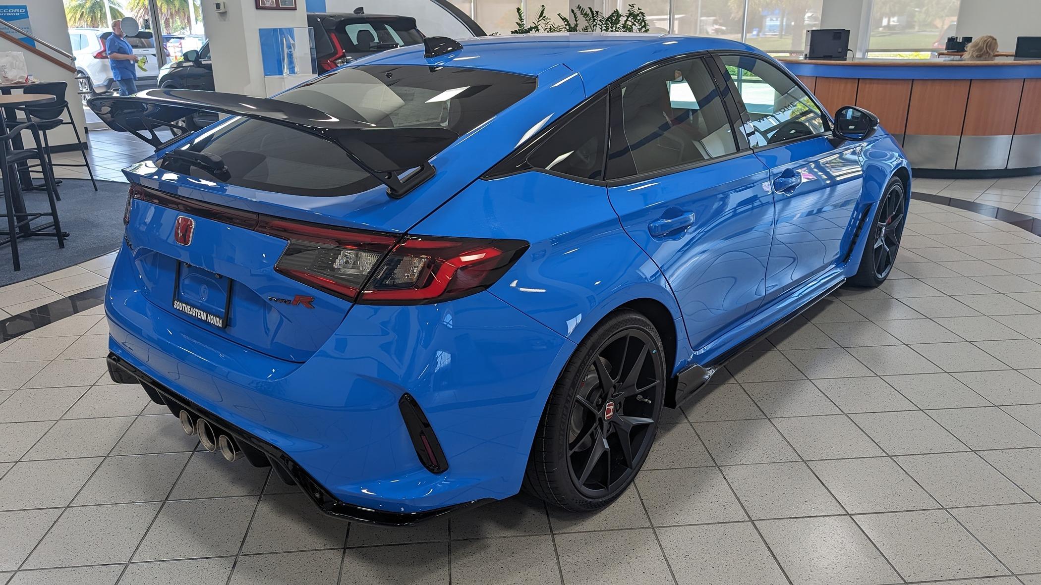 11th Gen Honda Civic Post your FL5 Civic Type R delivery pics! 🙌 📸 PXL_20240518_142116322