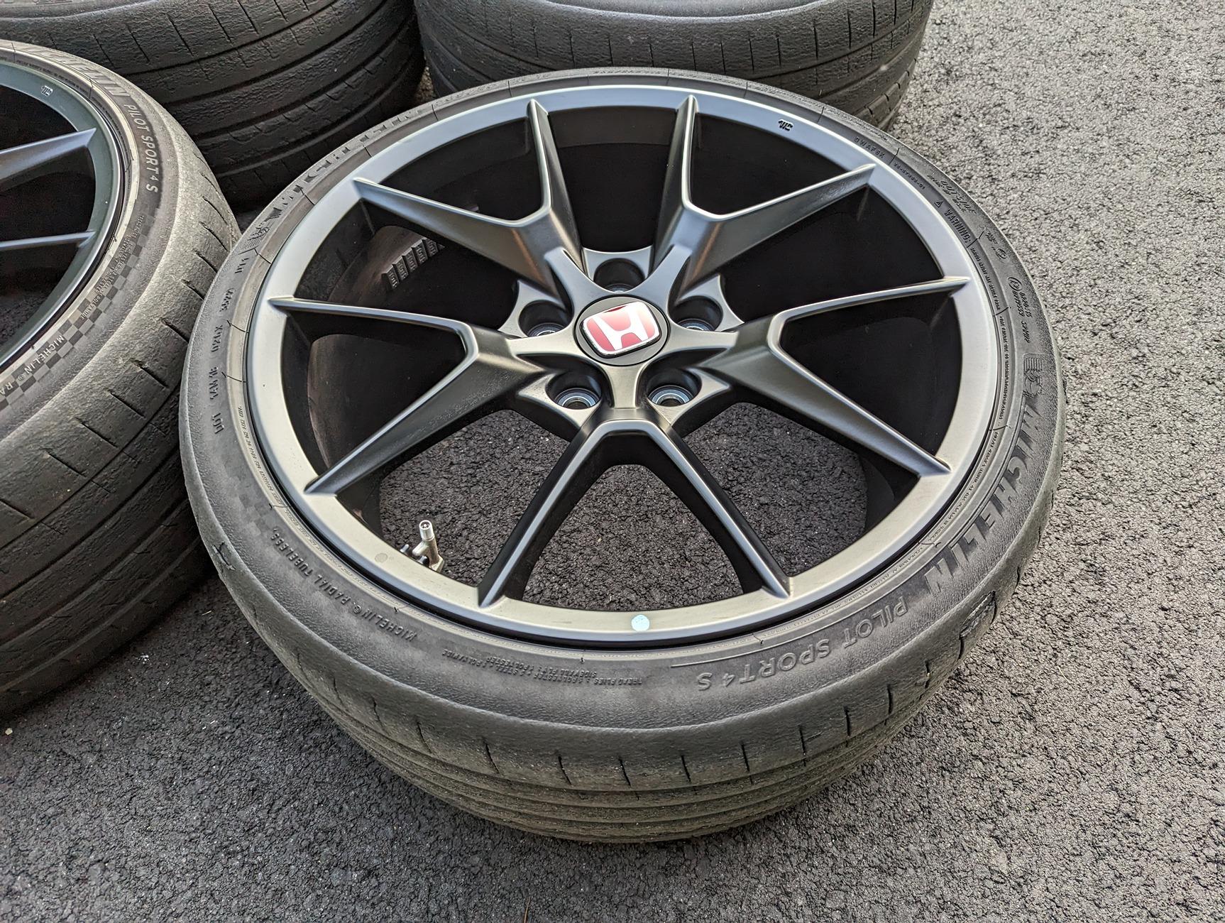 11th Gen Honda Civic FL5 OEM 19" wheels (4) $1000 PXL_20240707_232509111