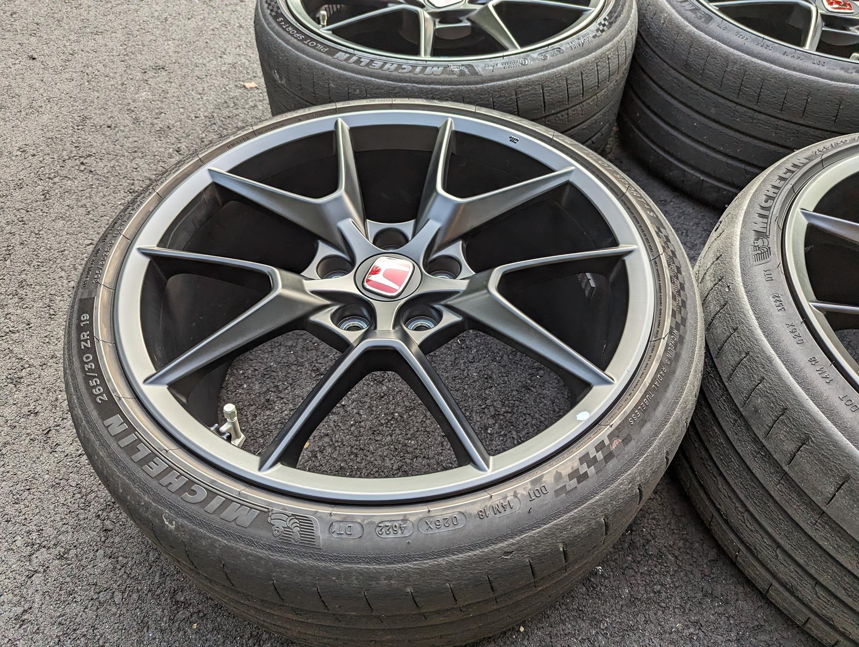 11th Gen Honda Civic FL5 OEM 19" wheels (4) $1000 PXL_20240707_232521311