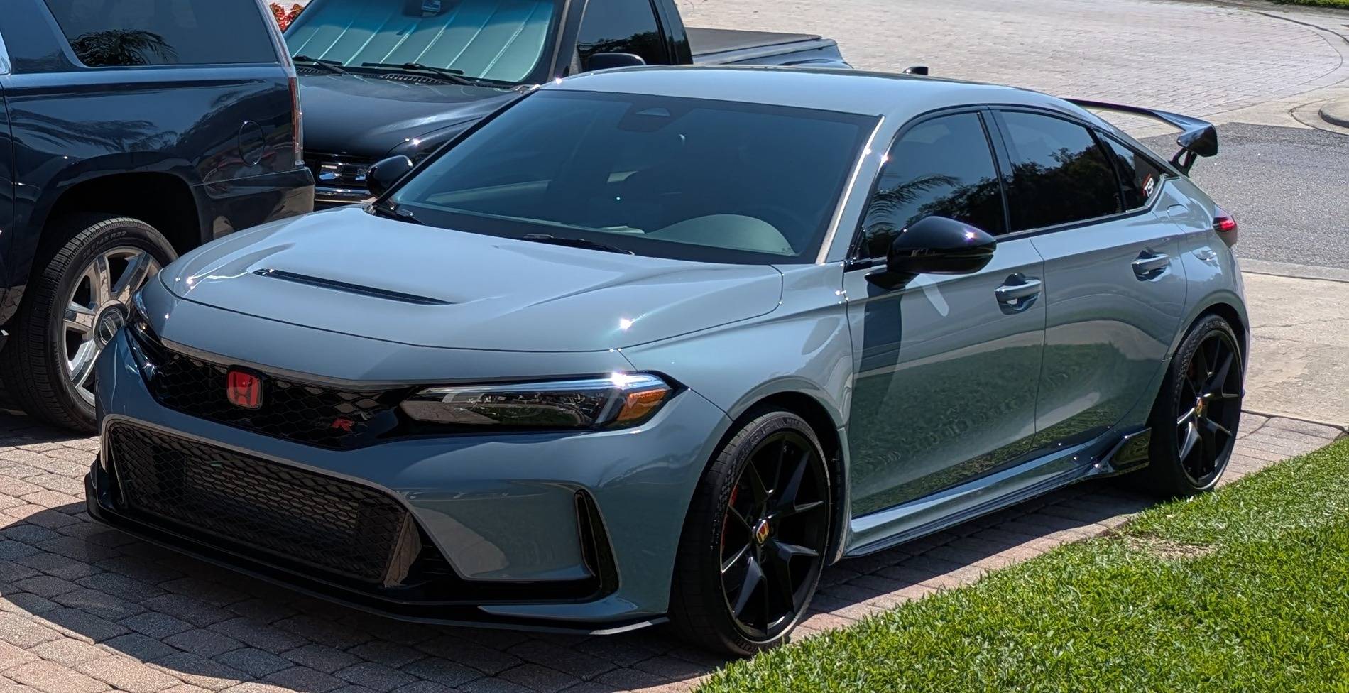 11th Gen Honda Civic Official SONIC GRAY PEARL FL5 Type R Photos Thread PXL_20250601_143727007~2