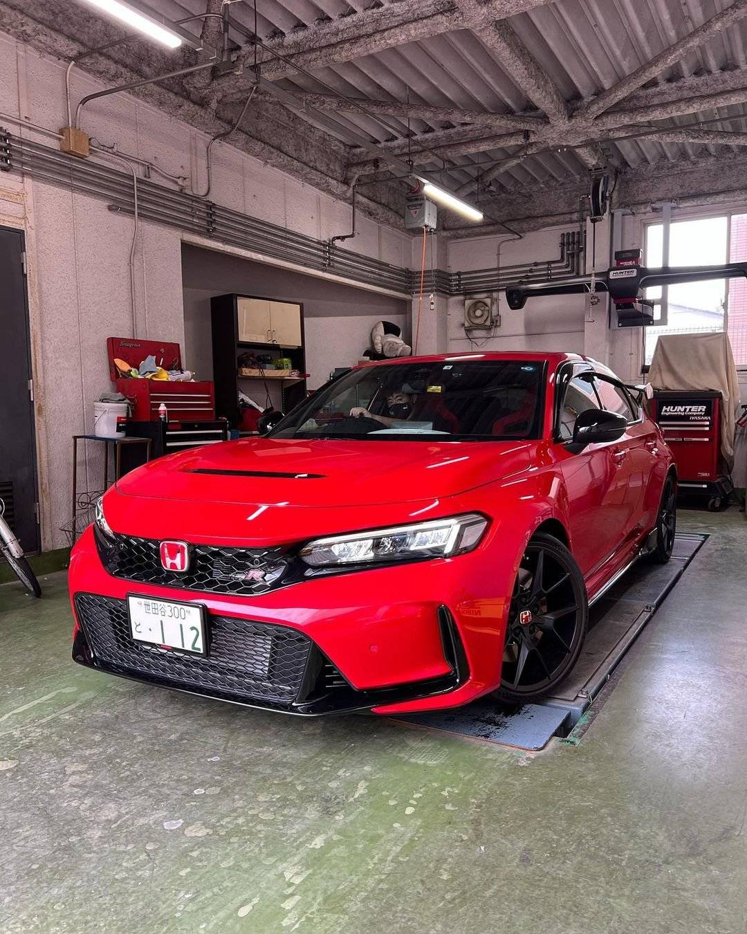 11th Gen Honda Civic Official RALLYE RED FL5 Type R Photos Thread rallye-red-civic-type-r-4-