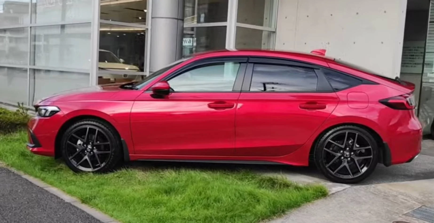 11th Gen Honda Civic 11th Civic Hatchback Red Metallic R565M Screenshot_20210821-204907_YouTube-01