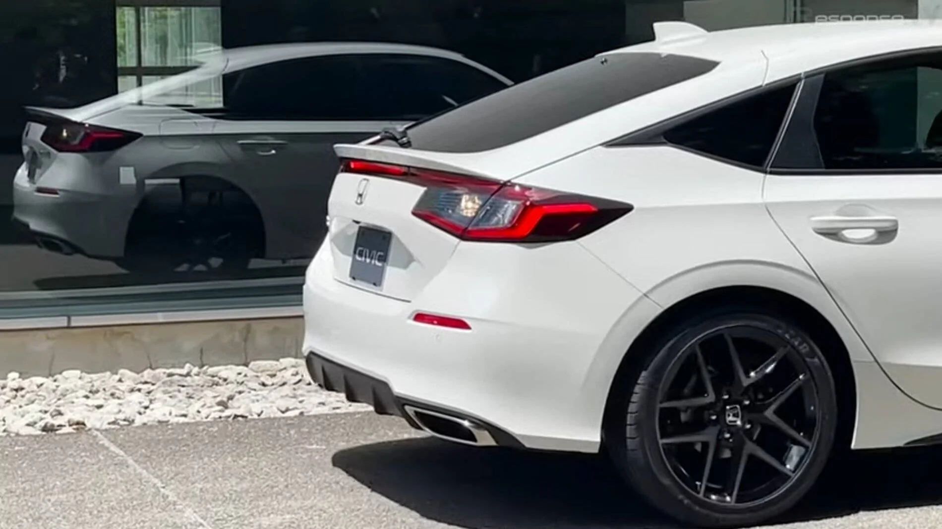 11th Gen Honda Civic 11th Gen Civic Hatchback short video White, Sonic Gray and Metallic red Screenshot_20210824-183654_YouTube-01