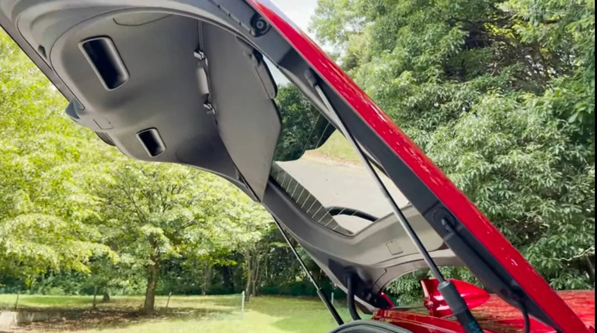 11th Gen Honda Civic 11th Gen Civic Hatchback short video White, Sonic Gray and Metallic red Screenshot_20210824-183858_YouTube-01