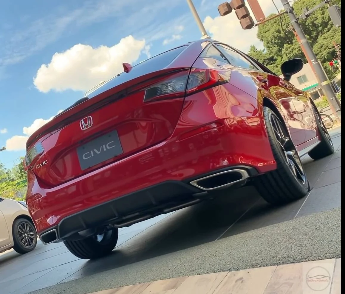 11th Gen Honda Civic Video: Crystal Red (R565M) 2022 Civic Hatchback Premium Screenshot_20210908-121756_YouTube-01