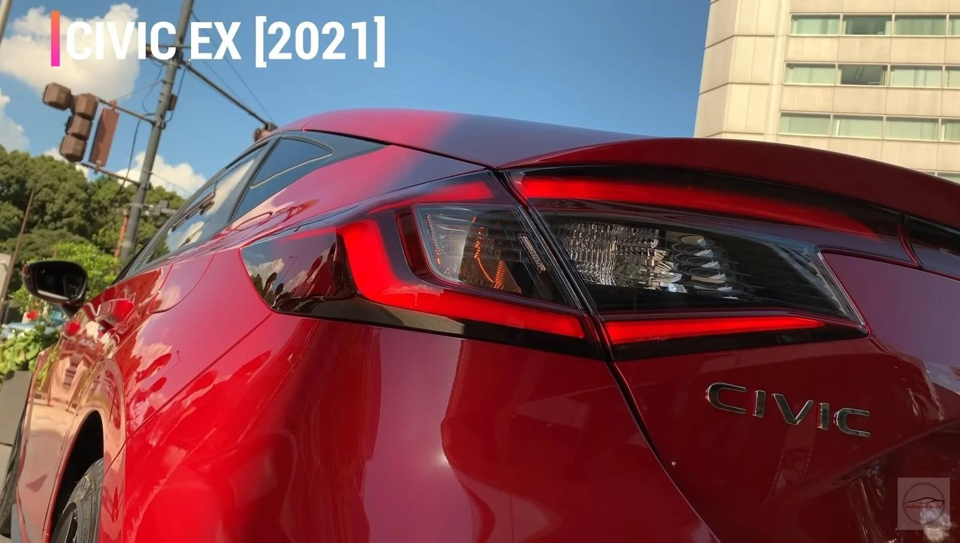 11th Gen Honda Civic Video: Crystal Red (R565M) 2022 Civic Hatchback Premium Screenshot_20210908-121817_YouTube-01