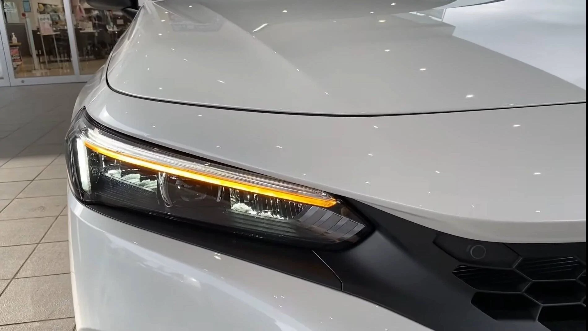 11th Gen Honda Civic 2022 Civic Hatchback Platinum White Screenshot_20210909-124655_YouTube-01