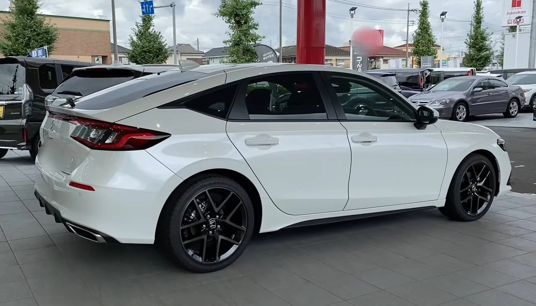 11th Gen Honda Civic 2022 Civic Hatchback Platinum White Screenshot_20210909-124907_YouTube-01