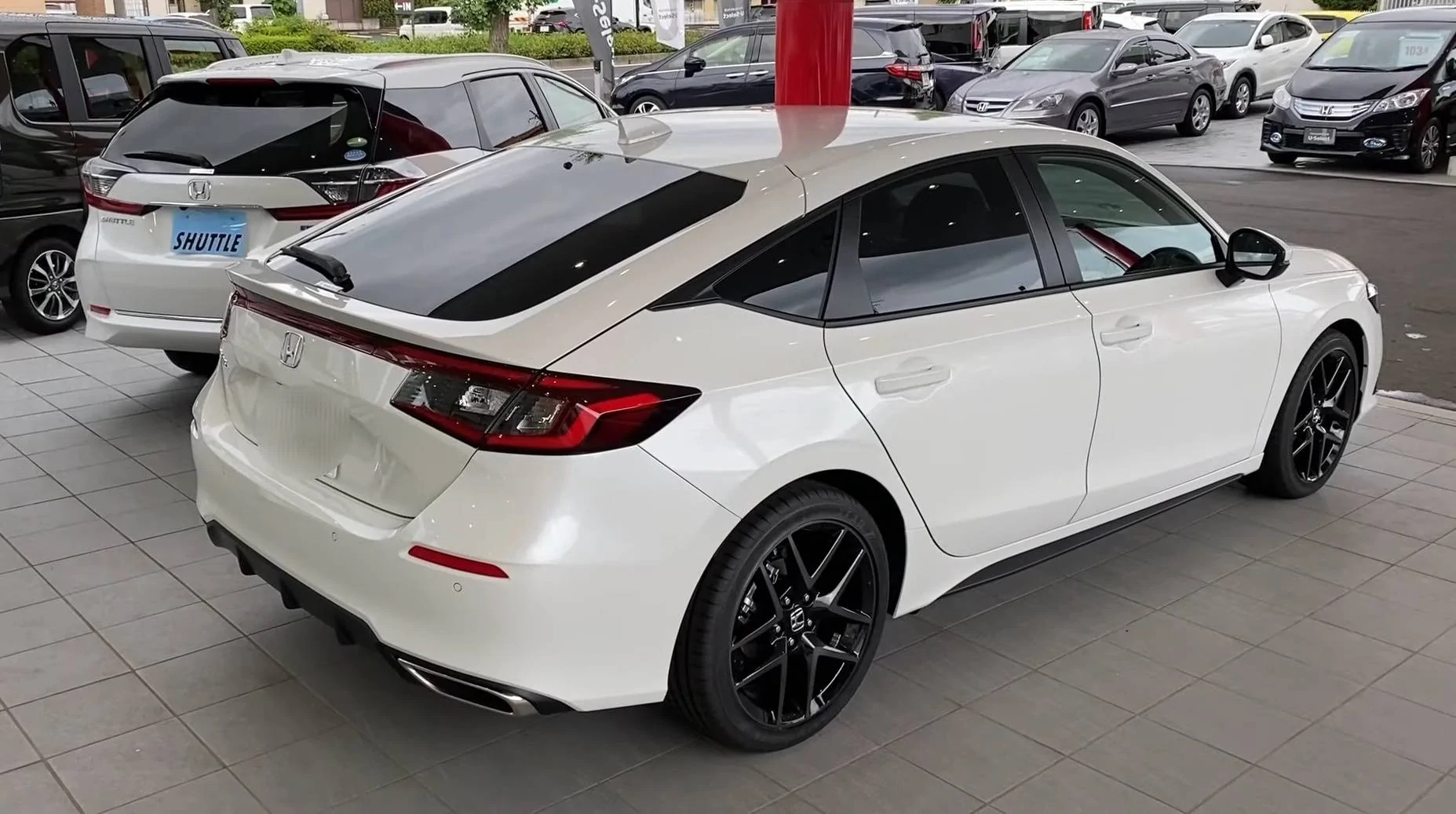 11th Gen Honda Civic 2022 Civic Hatchback Platinum White Screenshot_20210909-124933_YouTube-01