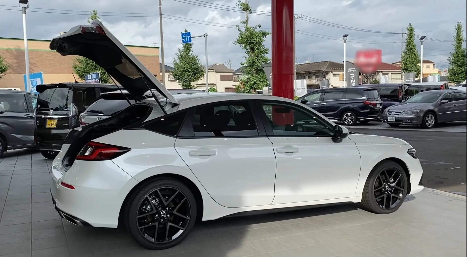 11th Gen Honda Civic 2022 Civic Hatchback Platinum White Screenshot_20210909-125300_YouTube-01