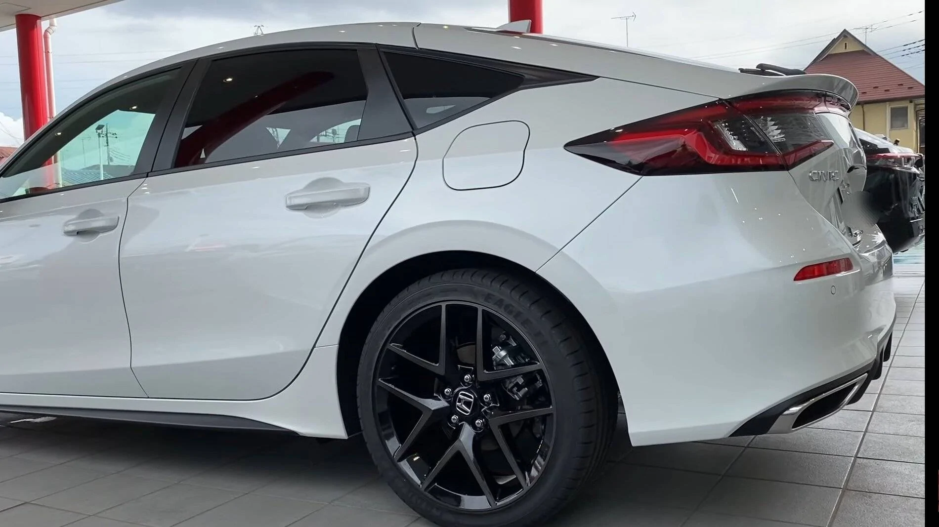 11th Gen Honda Civic 2022 Civic Hatchback Platinum White Screenshot_20210909-125316_YouTube-01