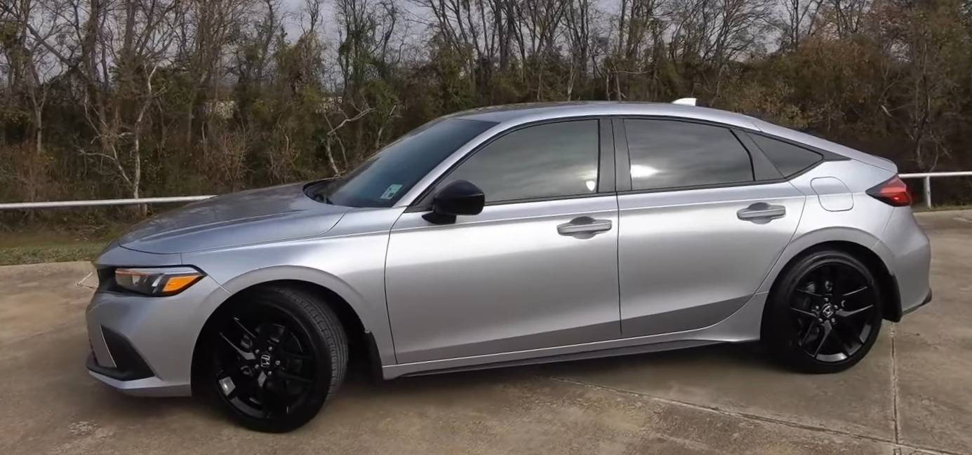 11th Gen Honda Civic Lunar Silver 2022 Civic hatchback Screenshot_20220324-152239_YouTube-01