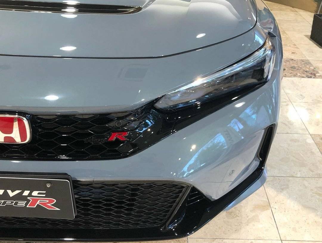 11th Gen Honda Civic Official SONIC GRAY PEARL FL5 Type R Photos Thread sonic-gray-type-r-4-
