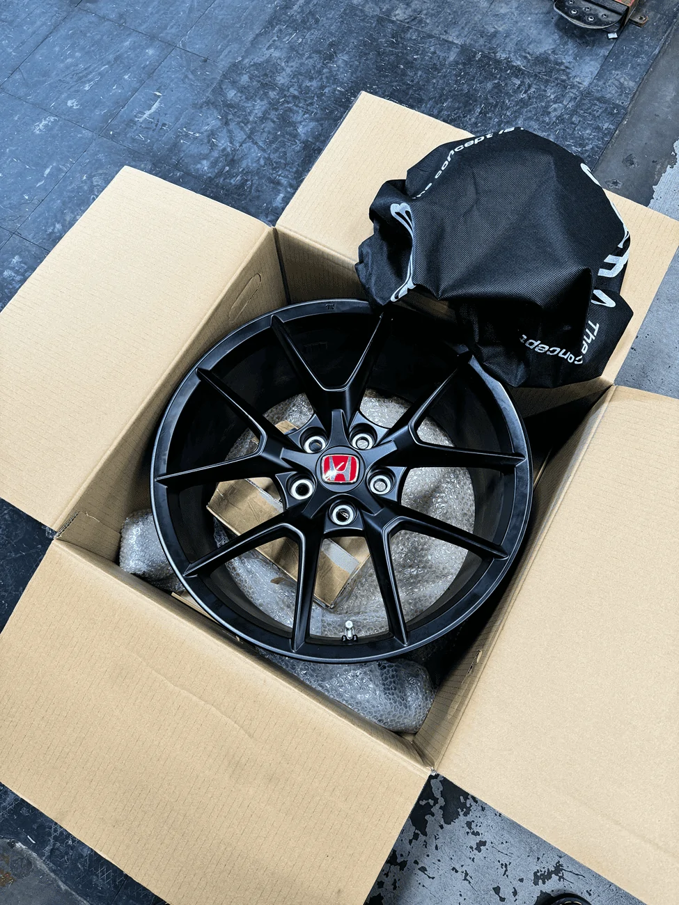11th Gen Honda Civic FL5 OEM Rims & Lugs tempImage6DFaKz