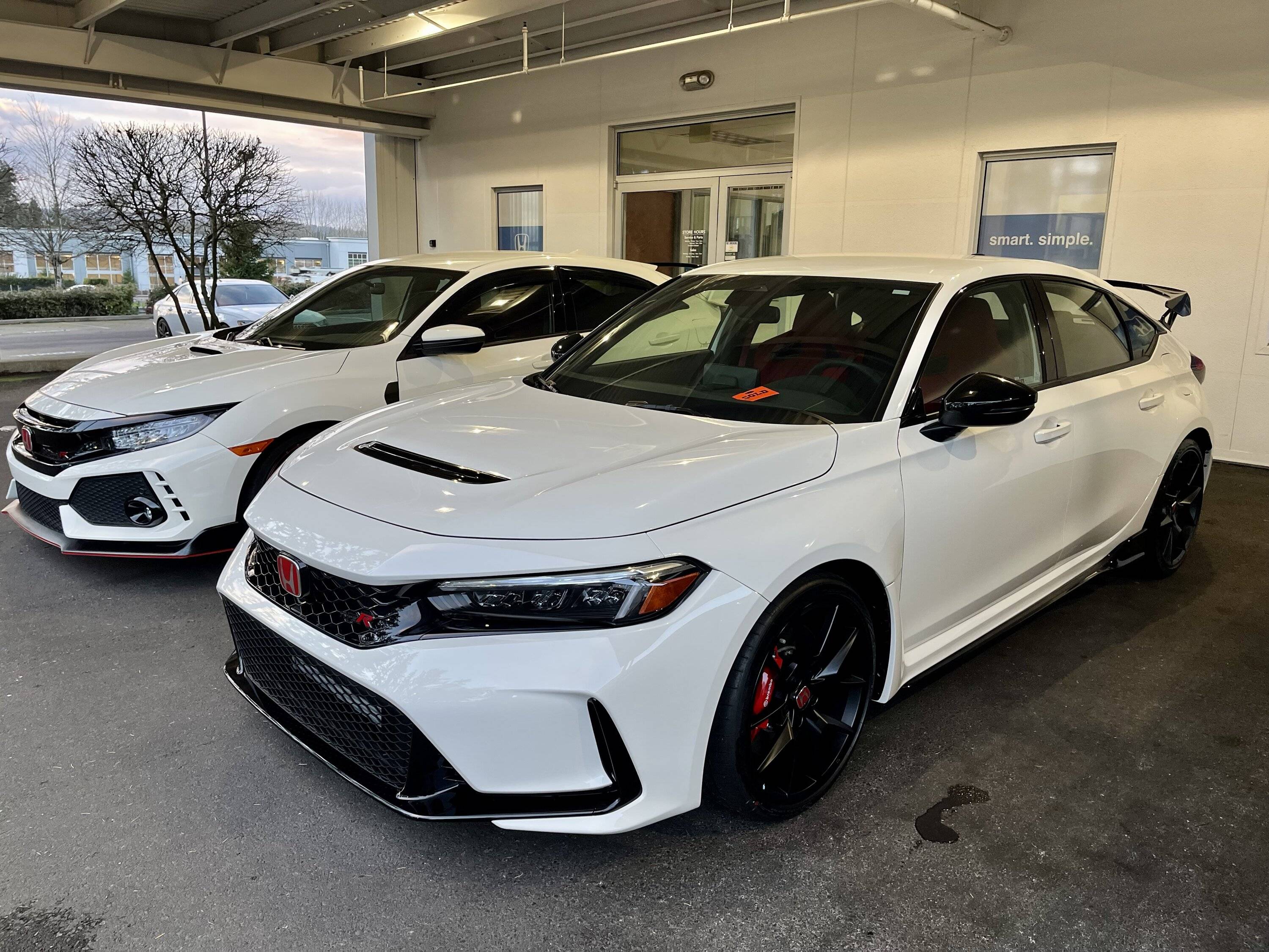 11th Gen Honda Civic Post your FL5 Civic Type R delivery pics! 🙌 📸 tempImage7BY7oe