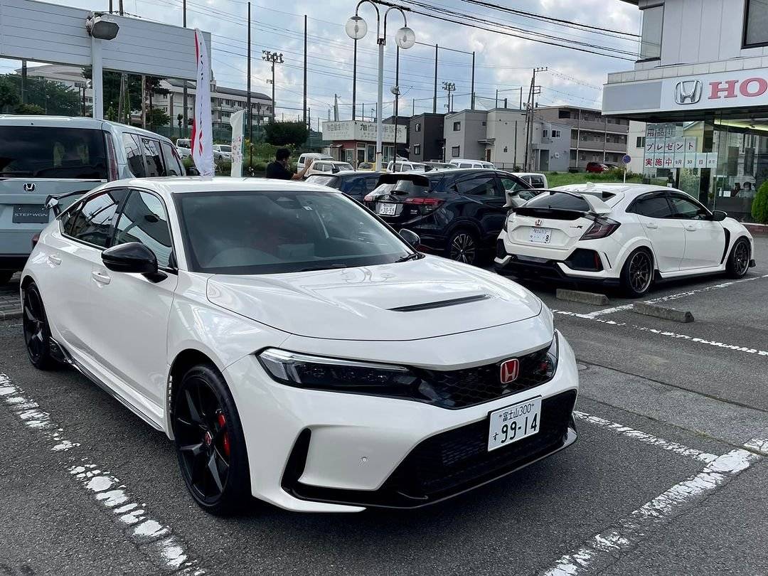 11th Gen Honda Civic Official CHAMPIONSHIP WHITE FL5 Type R Photos Thread type-r-championship-white-1-