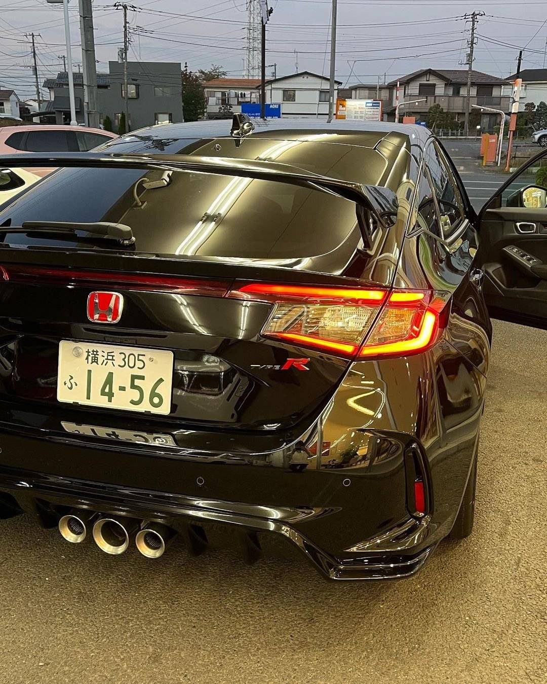 11th Gen Honda Civic Official CRYSTAL BLACK PEARL FL5 Type R Photos Thread type-r-crystal-black-5-