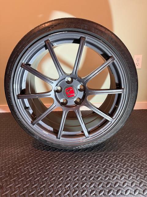 11th Gen Honda Civic OEM Type R Forged Wheels with Michelin Pilot Sport 4S Tires wheel 3 front