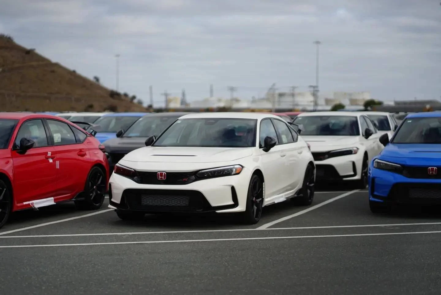 11th Gen Honda Civic Photos: ~100 FL5 Civic Type R unloaded at the Richmond port! yb1qu7fiufr91
