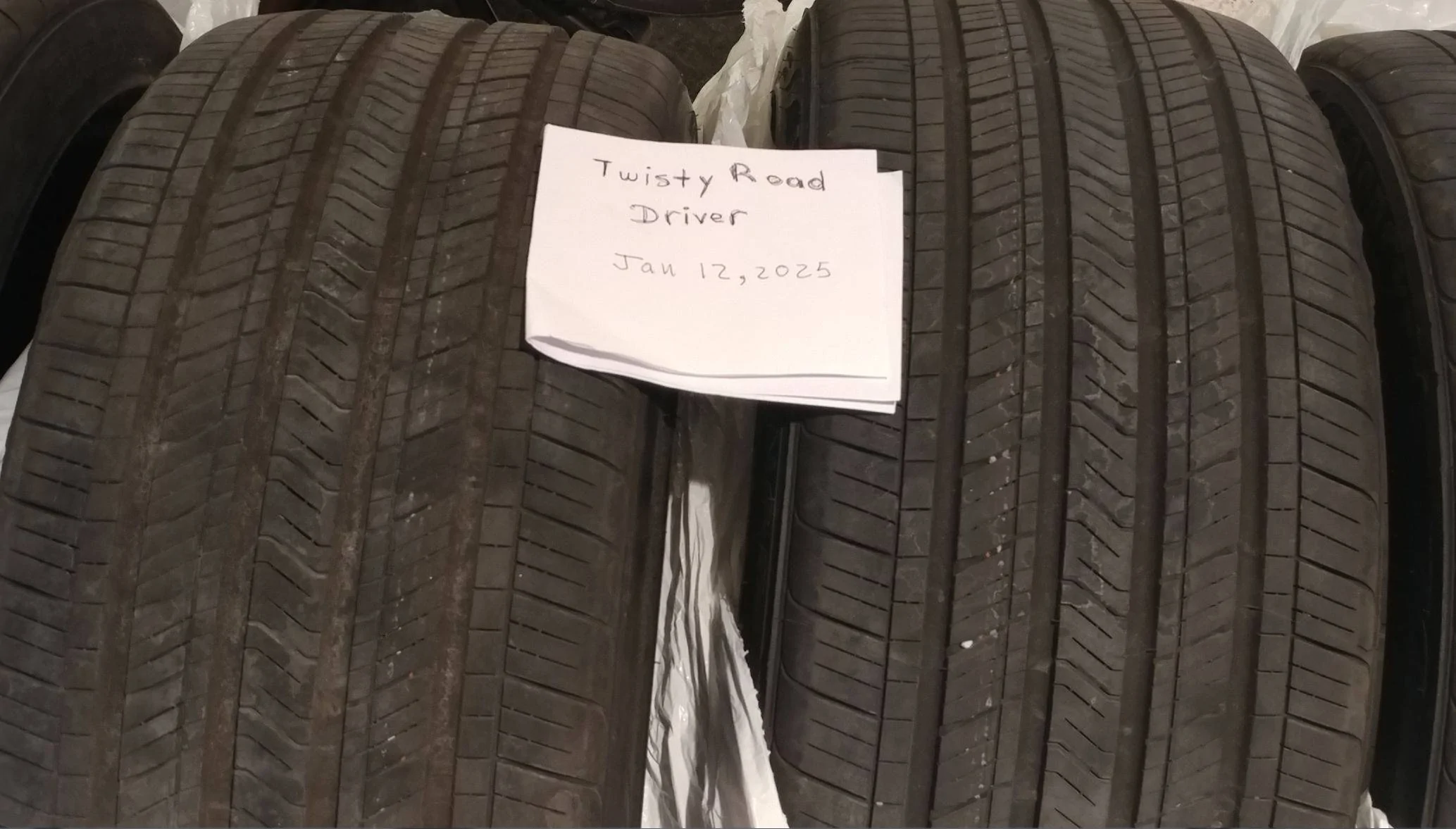 11th Gen Honda Civic 4 Goodyear Assurance Finesse 235 / 40 / R18 used once Zoom_2