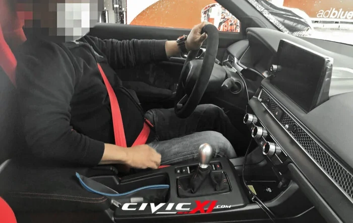 ? 2022 Civic Type R Spied Inside & Out (First Interior Shots)! 265/30/19 tires revealed.